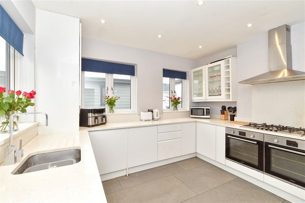 Property photo 2 of 12 Kitchen