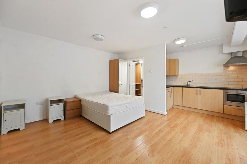 Property photo 3 of 6 Rcfbl-Shepherds Bush Road- Studio Room 9 (1).Jpg