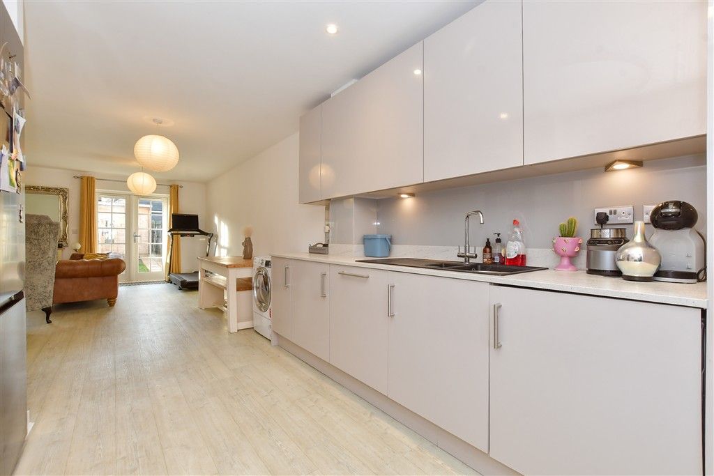 Property photo 2 of 12 Kitchen