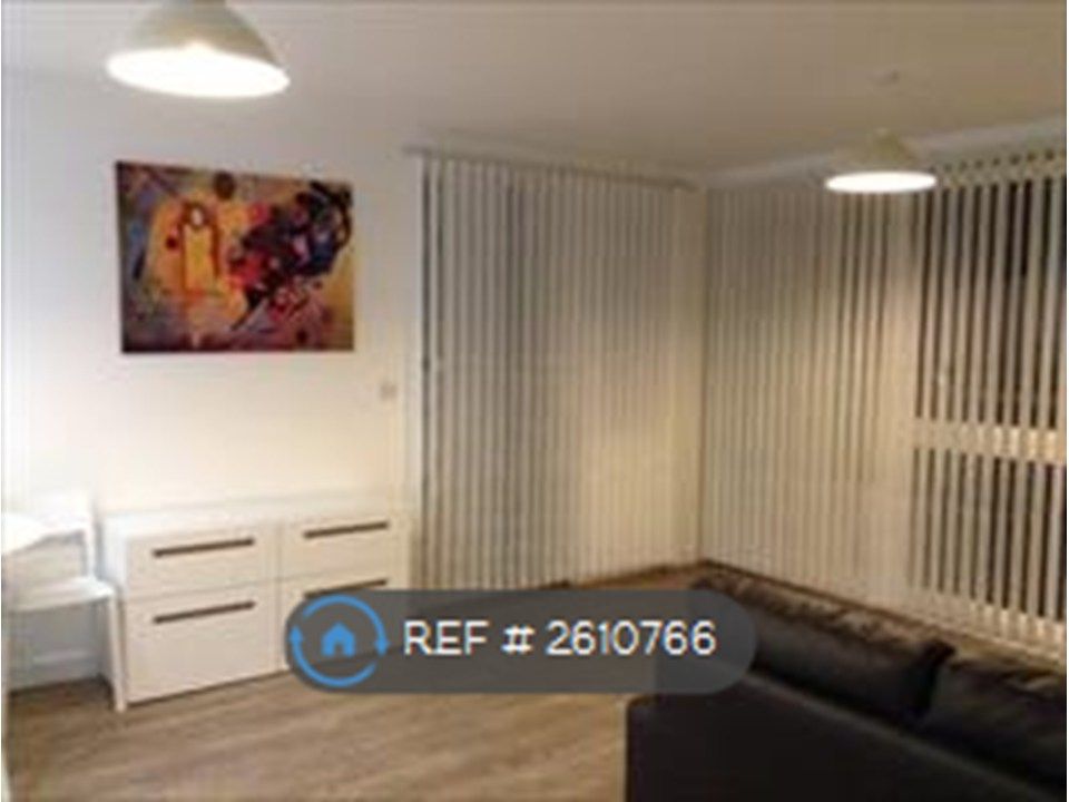 Property photo 3 of 11 Living Room