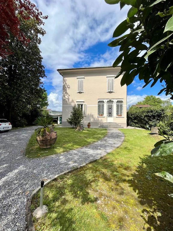 Property photo 2 of 30