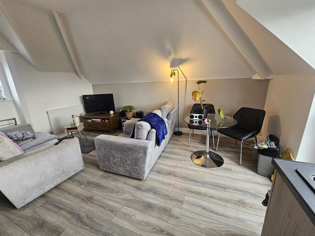 Property photo 3 of 16 1000052199.Jpg