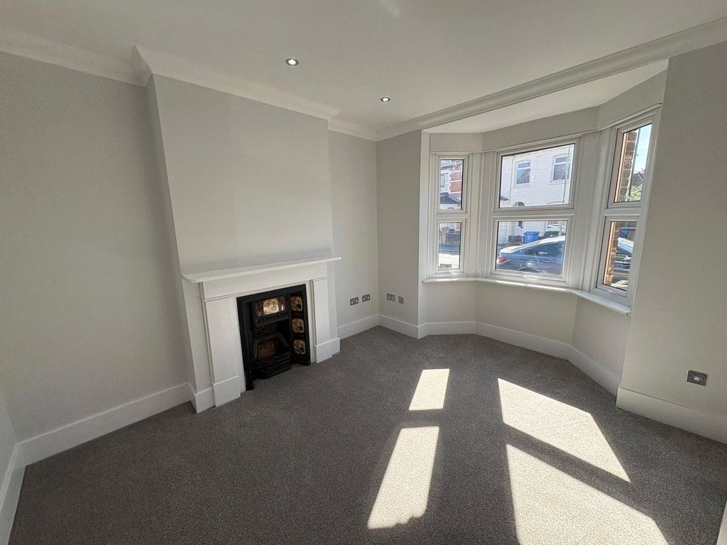 Property photo 2 of 32 Picture No. 04