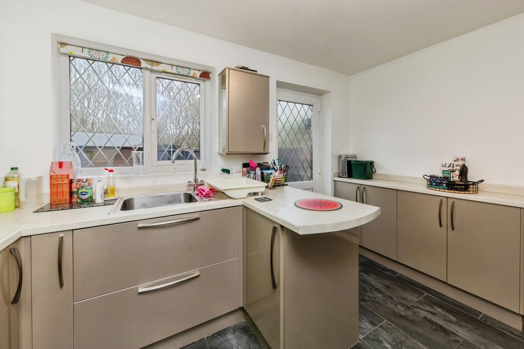 Property photo 3 of 20 Pbox-Img.Jpg