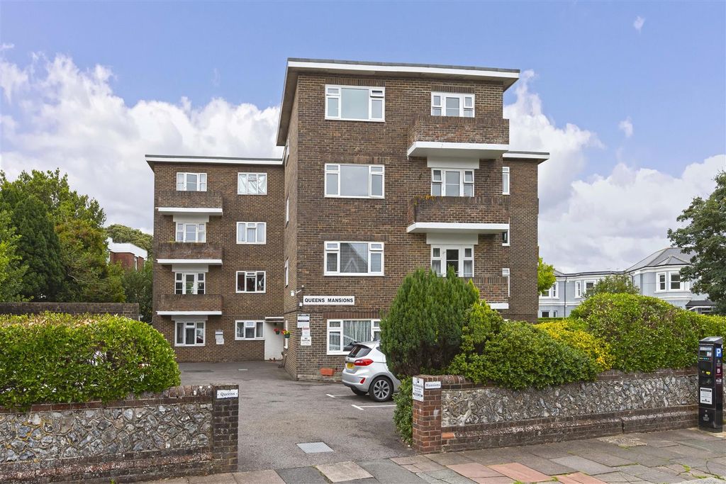 Property photo 1 of 12 8 Queens Mansions_8.Jpg