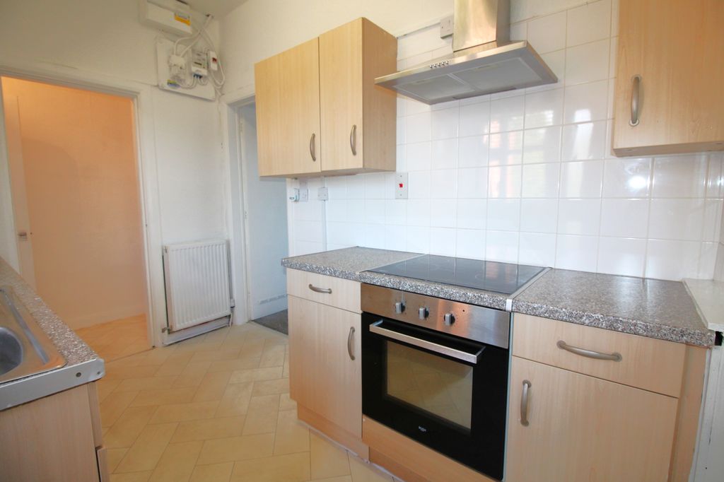Property photo 3 of 9 Kitchen