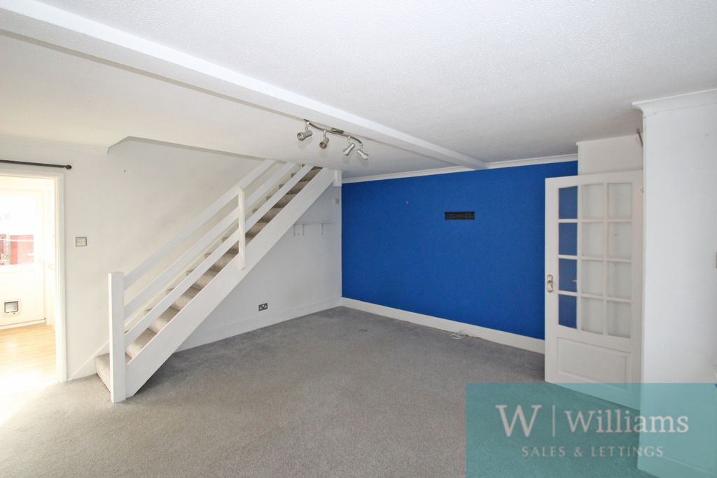 Property photo 2 of 11 Lounge