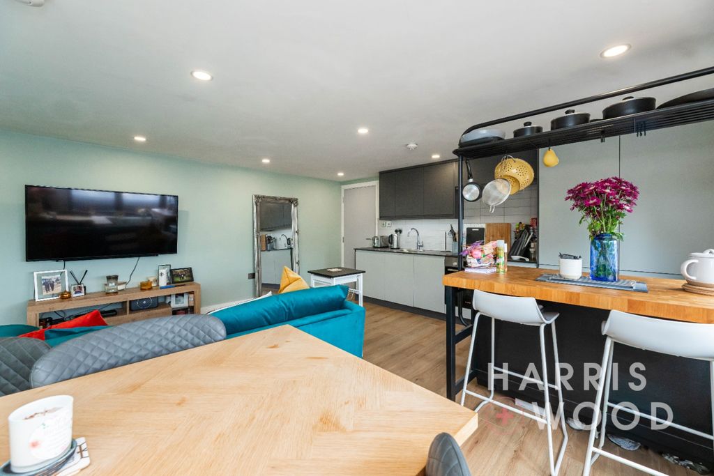 Property photo 3 of 10 4231026