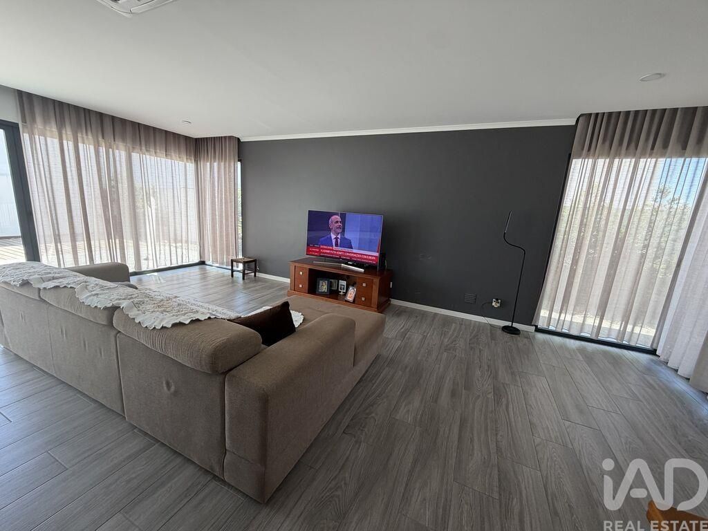 Property photo 1 of 40