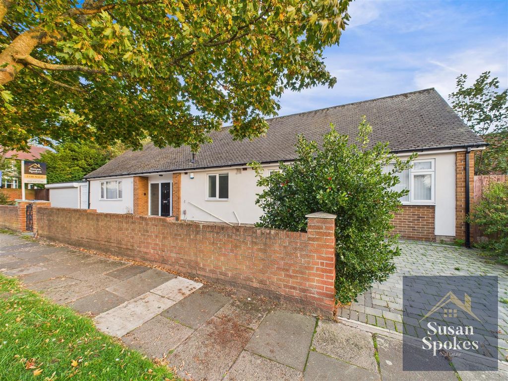 Property photo 1 of 37 Cam01858G0-Pr0186-Still046.Jpg