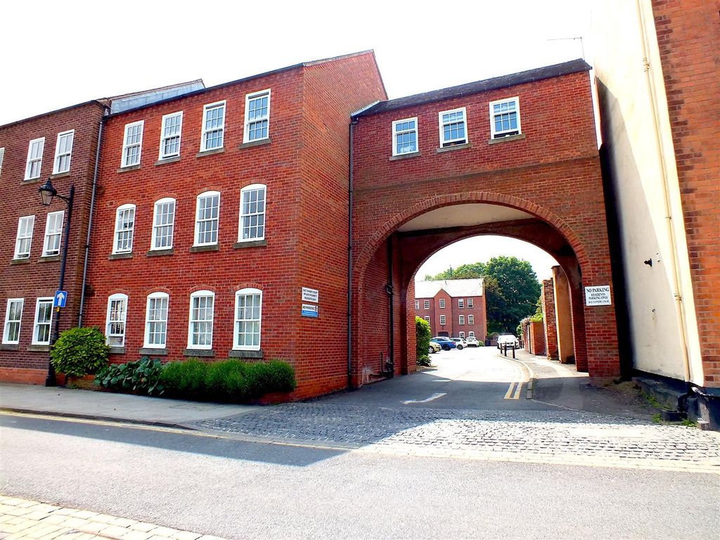 Property photo 1 of 9 Entrance