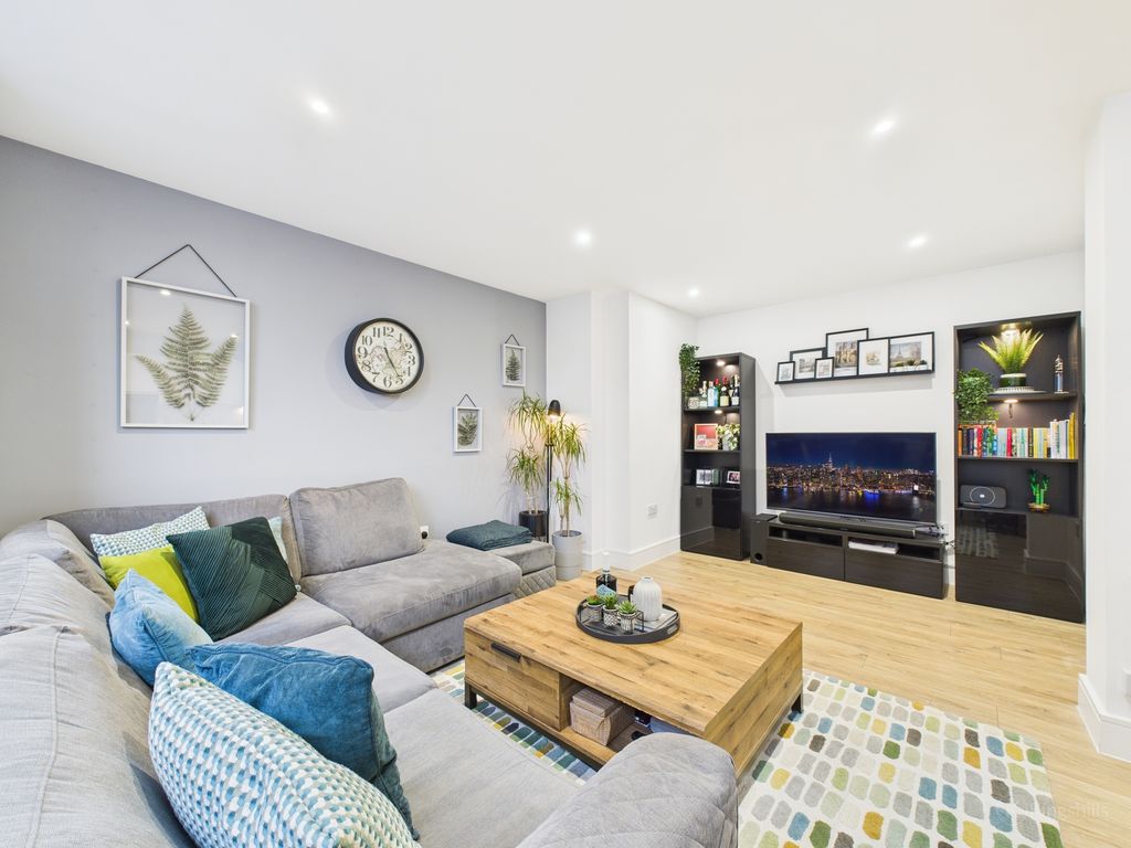 Property photo 1 of 9 Cam02136G0-Pr0497-Still011