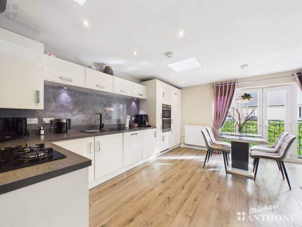 Property photo 2 of 12 Cam03218G0-Pr1183-Still002-Thumbnail-H750-70