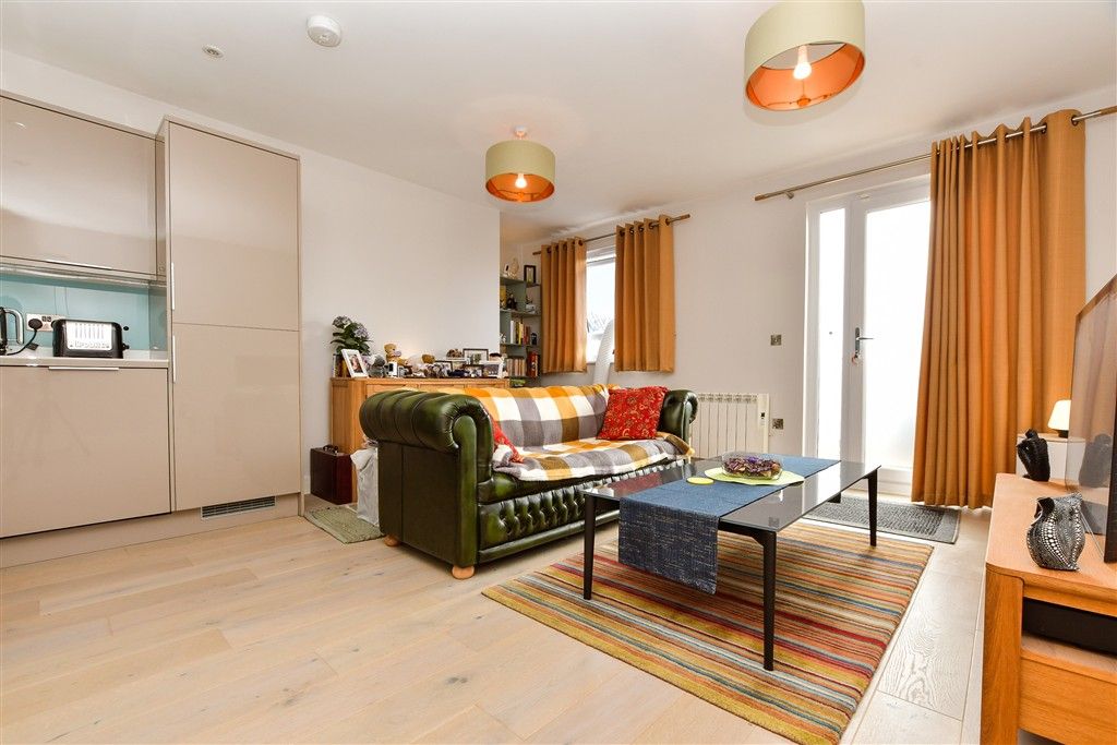 Property photo 1 of 10 Lounge/Kitchen