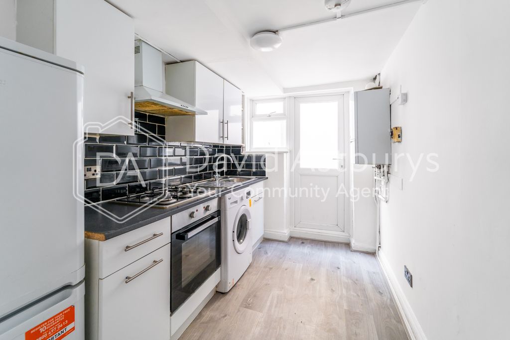 Property photo 3 of 10 Ndb00990