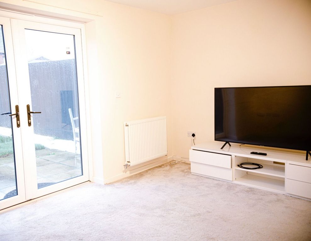 Property photo 2 of 33