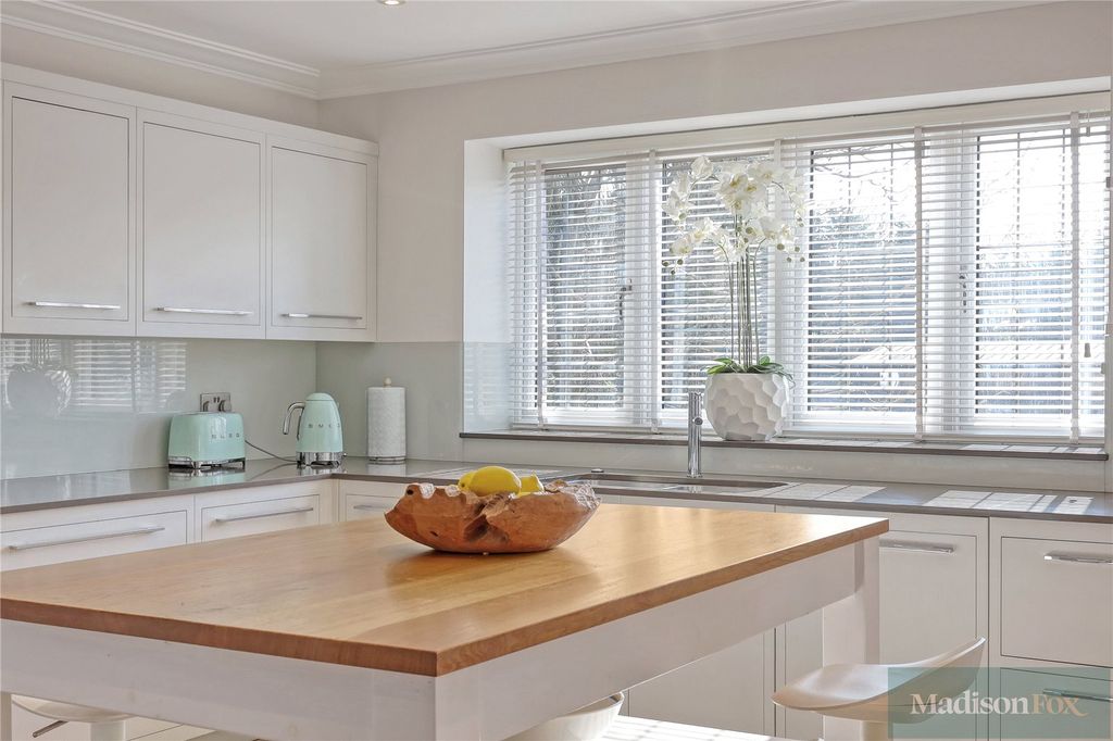 Additional image 20 of 3 bed flat for saleHigh Road, Chigwell, Essex IG7