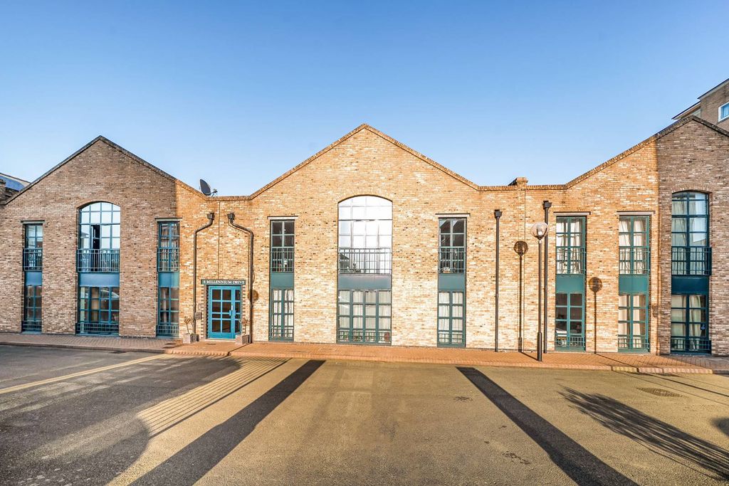 Property photo 1 of 24