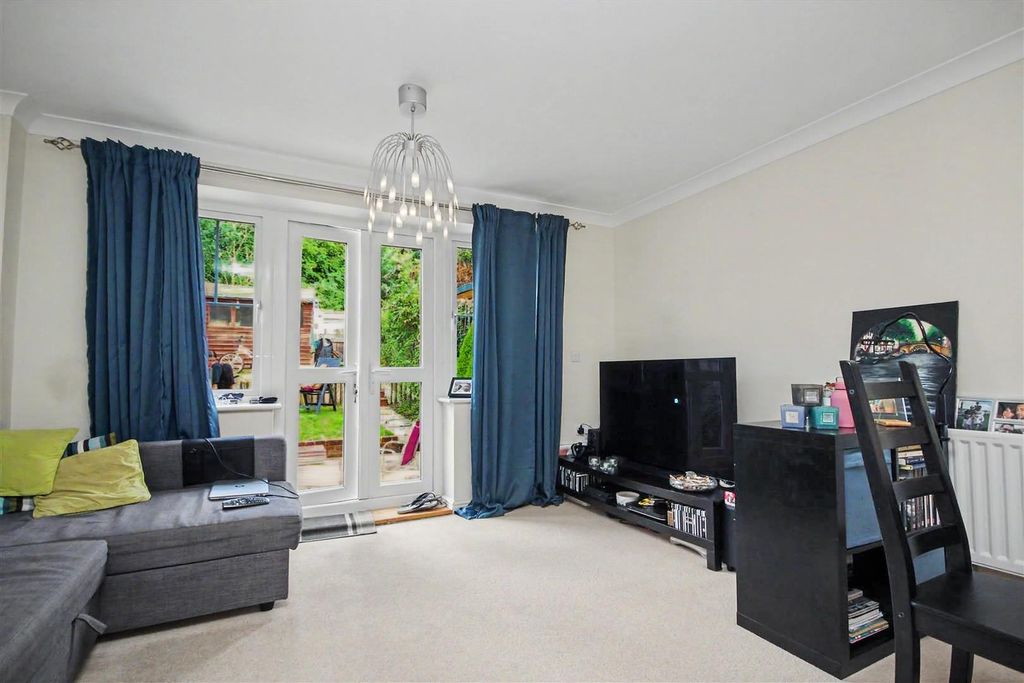 Property photo 2 of 8 -Ceqnhxr10Sqwmr_4L9-Og.Jpg