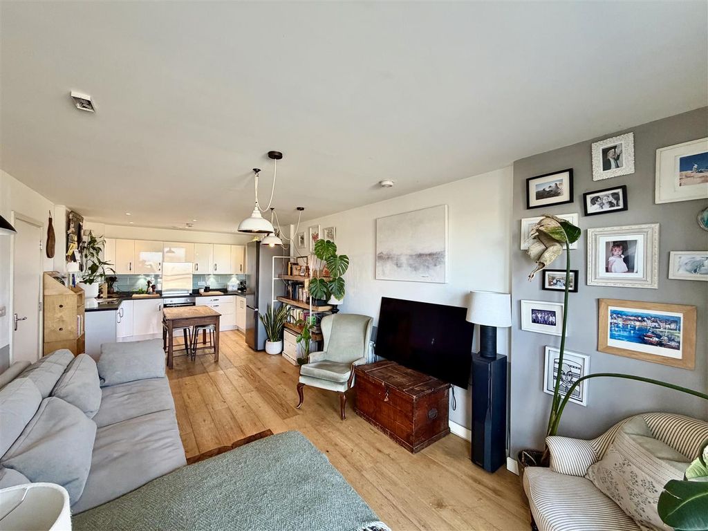 Property photo 3 of 8 Reception Room