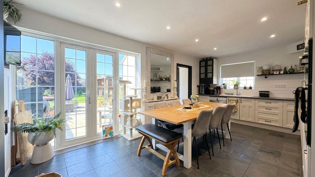 Property photo 2 of 18 Kitchen Diner