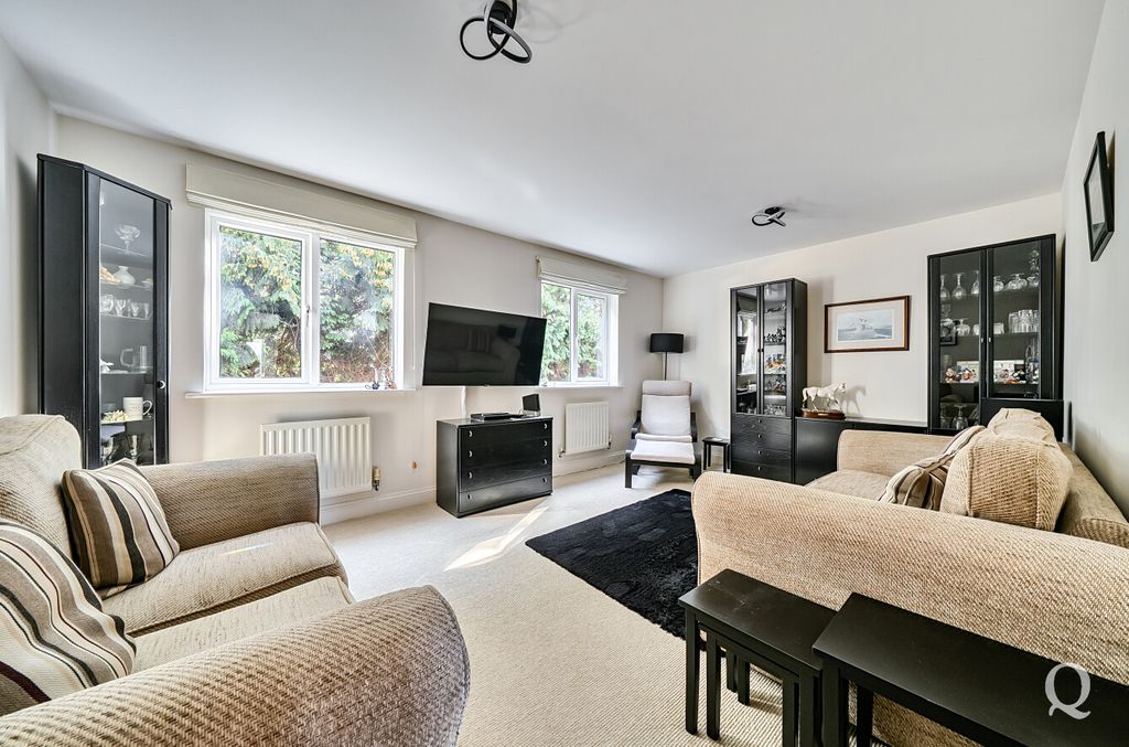Property photo 2 of 32 56c647dc-Bab1-4E4...