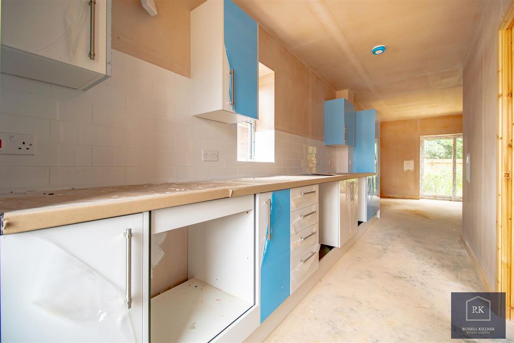 Property photo 3 of 14 Kitchen.