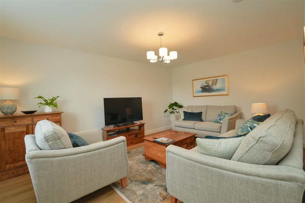 Property photo 3 of 31 Sitting Room