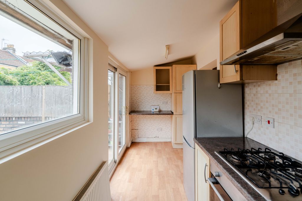 Property photo 3 of 21 16
