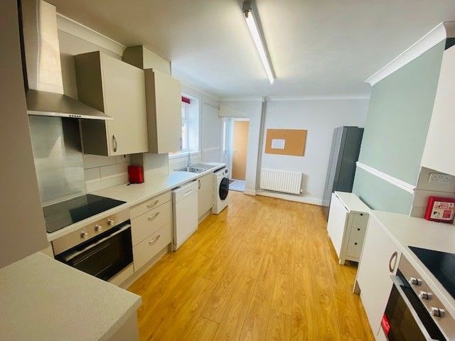 Property photo 1 of 11 6 Bedroom Student Accommodation.