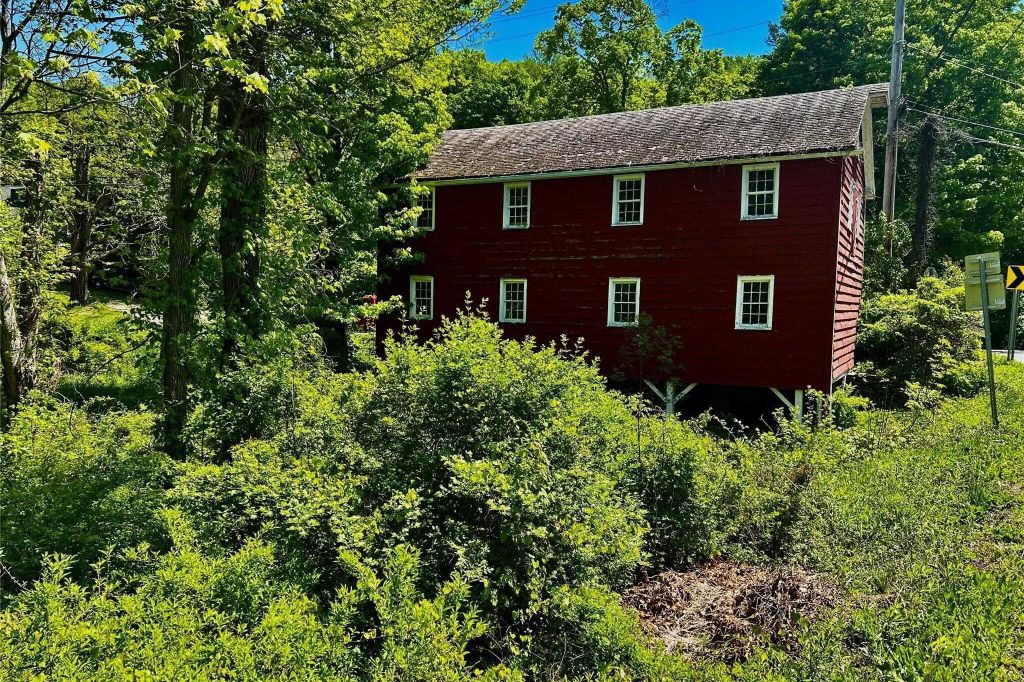 Property photo 1 of 18