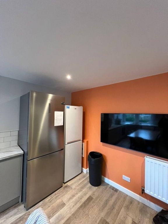 Property photo 2 of 6 8860490.Jpg