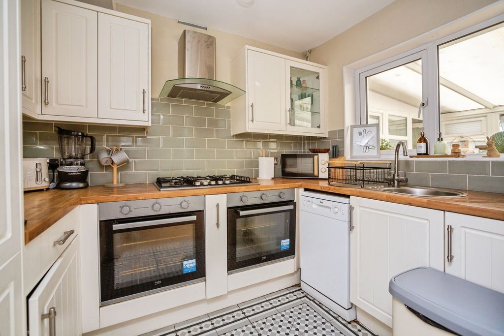 Property photo 2 of 24 Kitchen