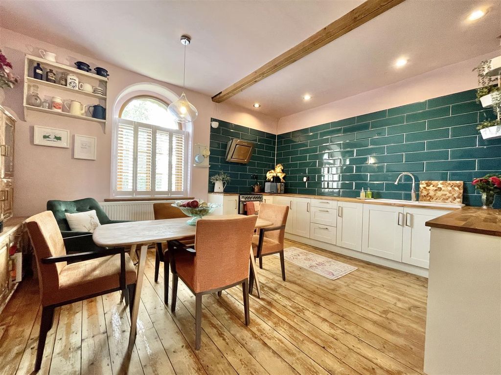 Property photo 2 of 23