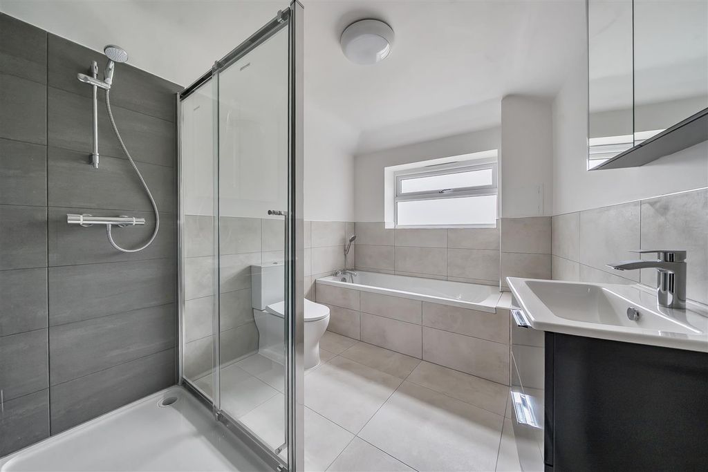 Property photo 3 of 25 1381387-19-6917042E2A01E.Jpg