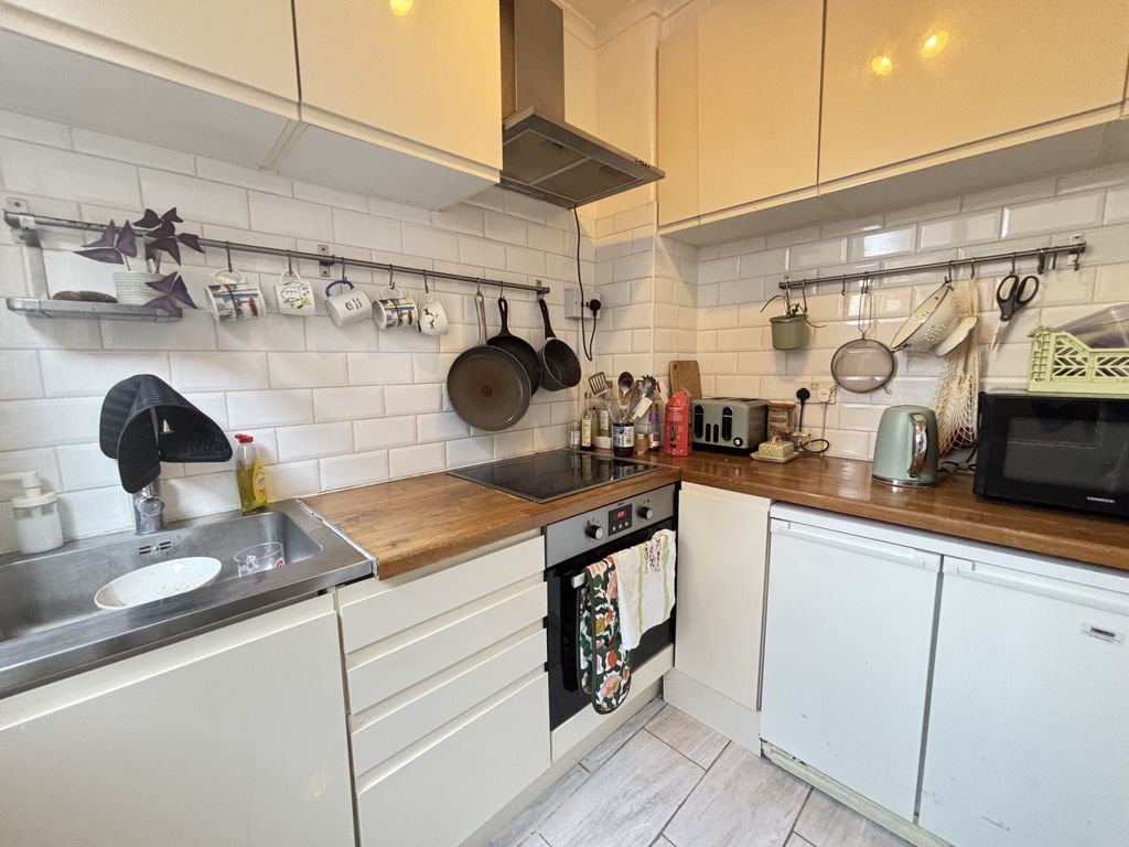 Property photo 2 of 8 Photo 7