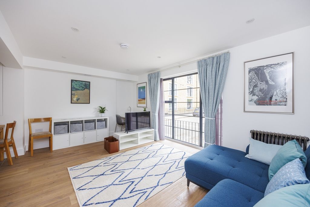 Property photo 3 of 18 Swanne-House-013