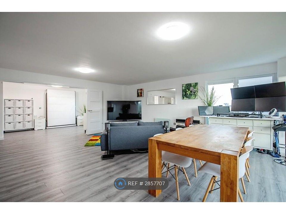 Property photo 3 of 17 Lounge Diner