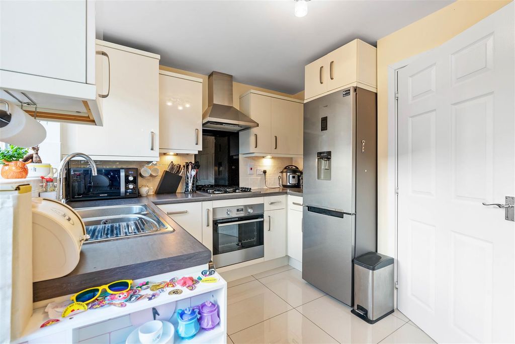 Property photo 2 of 25 20 Greyhound Road (11 Of 32).Jpg