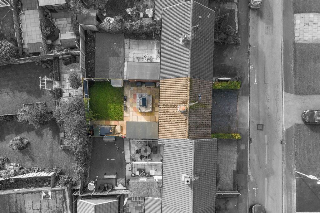 Property photo 2 of 26
