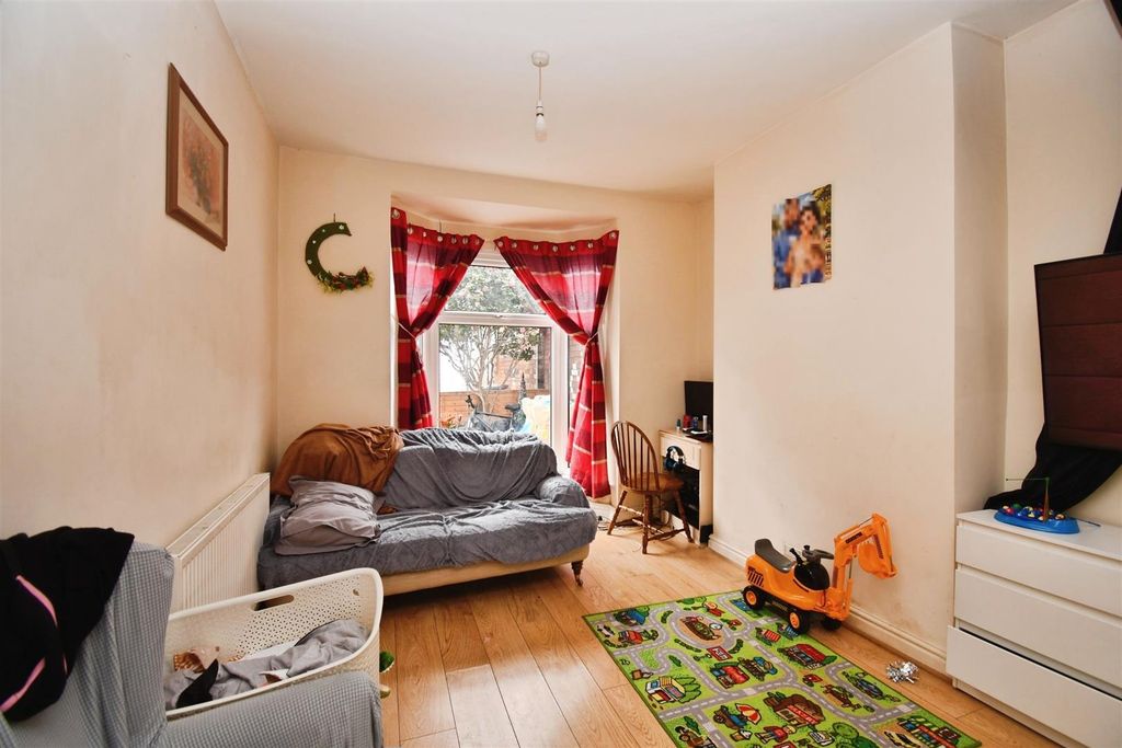 Property photo 2 of 9 96Fbe97F-U 20 2811 29.Jpg