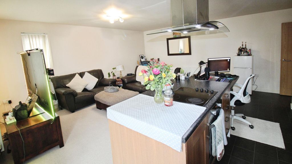 Property photo 2 of 20 Lounge - Kitchen,