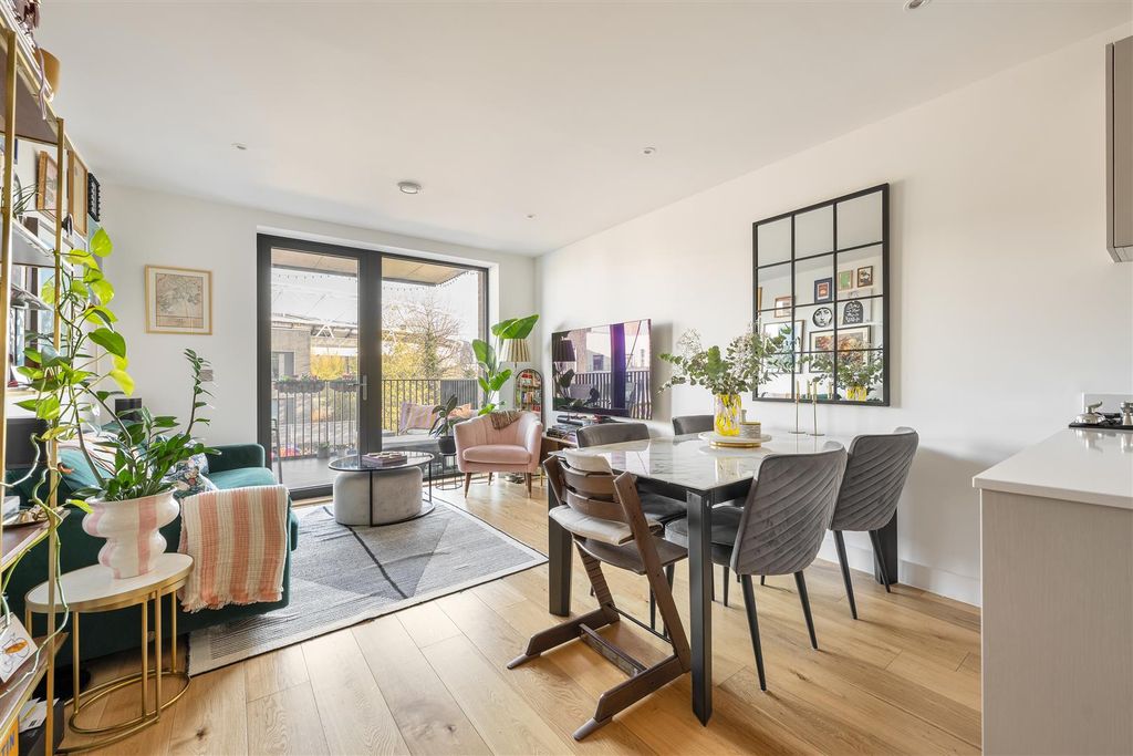 Property photo 1 of 21 Navigators Walk, E3