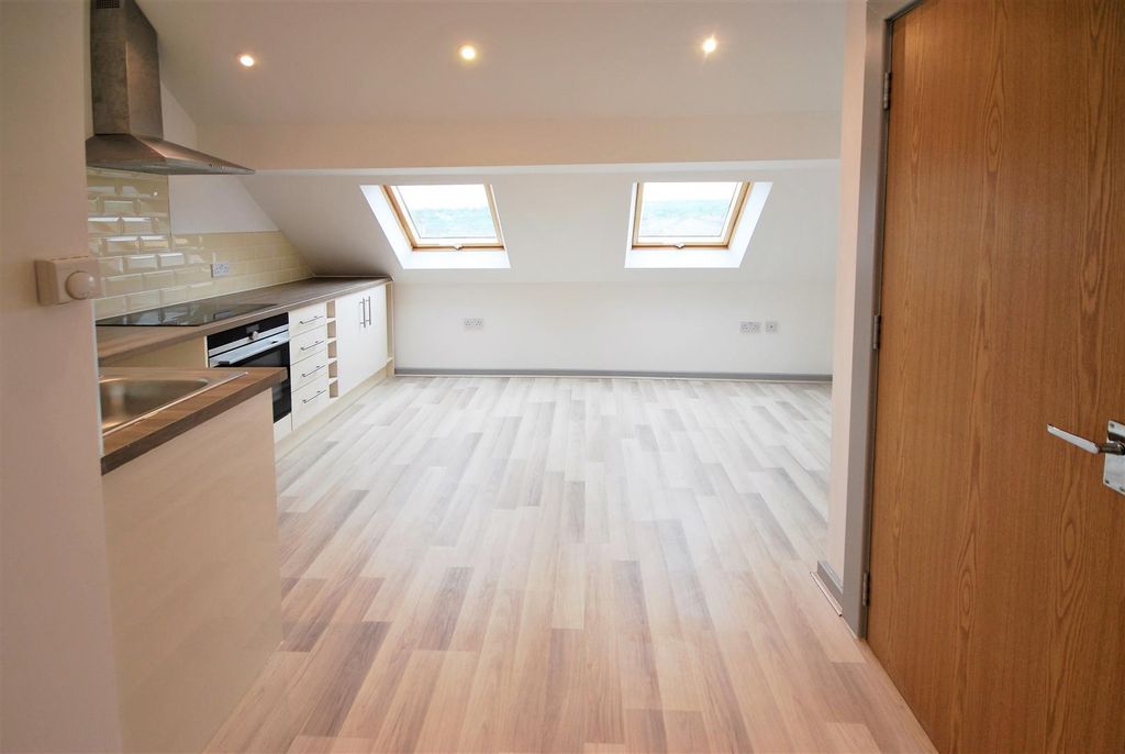 Property photo 2 of 10 Flat 6 (1).Jpg