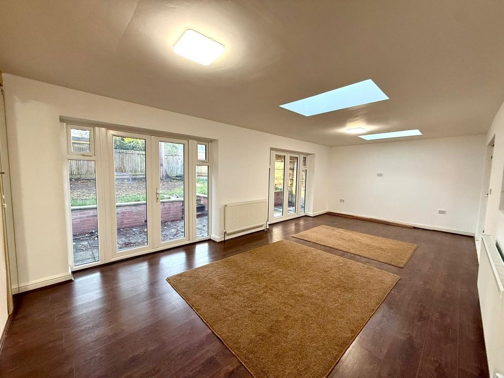 Property photo 2 of 31