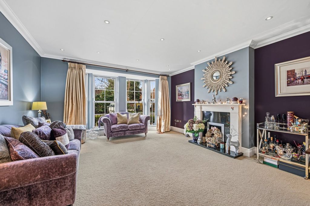 Property photo 3 of 27