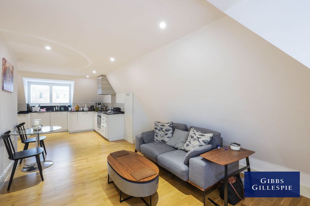 Property photo 1 of 9 2
