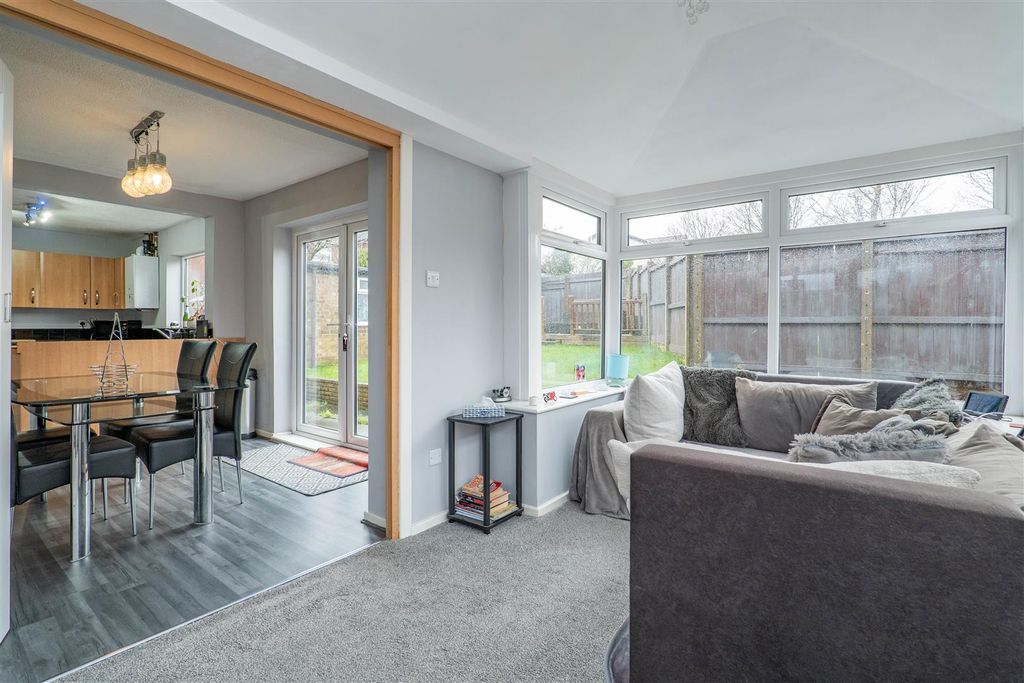 Property photo 3 of 26 Conservatory