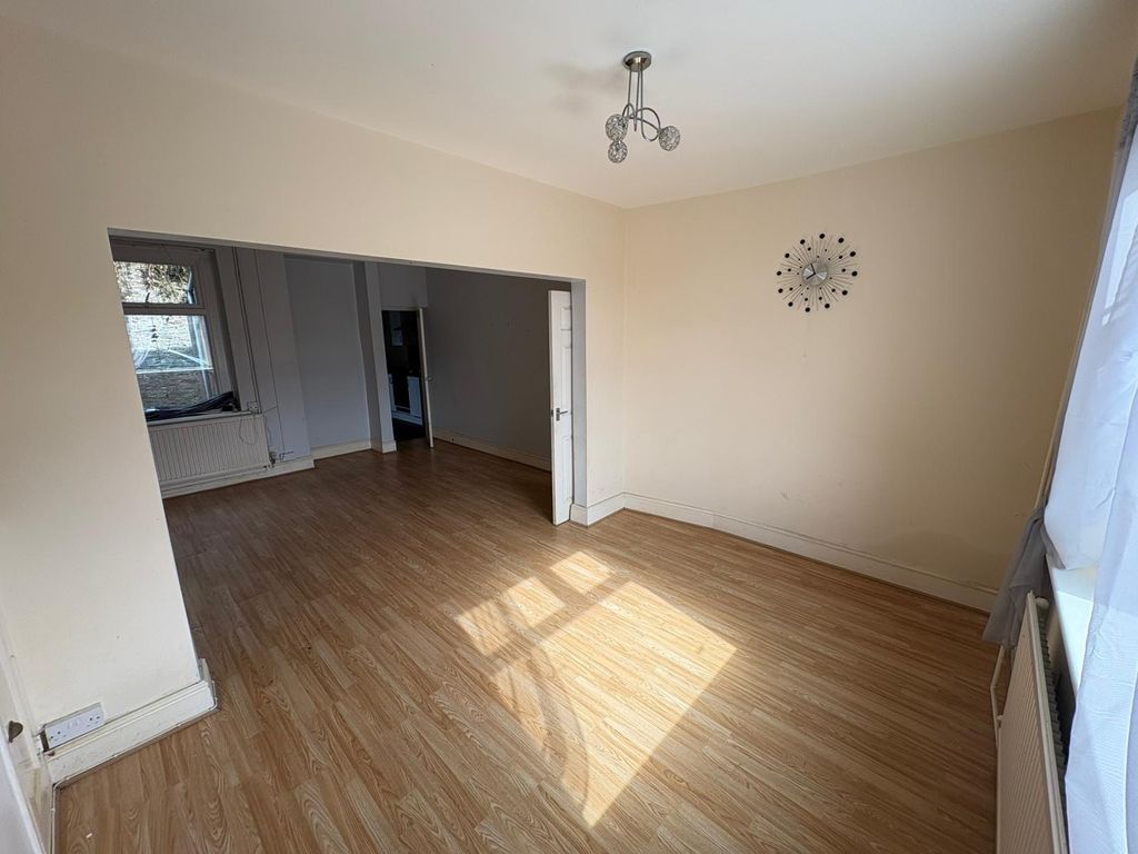 Property photo 2 of 3