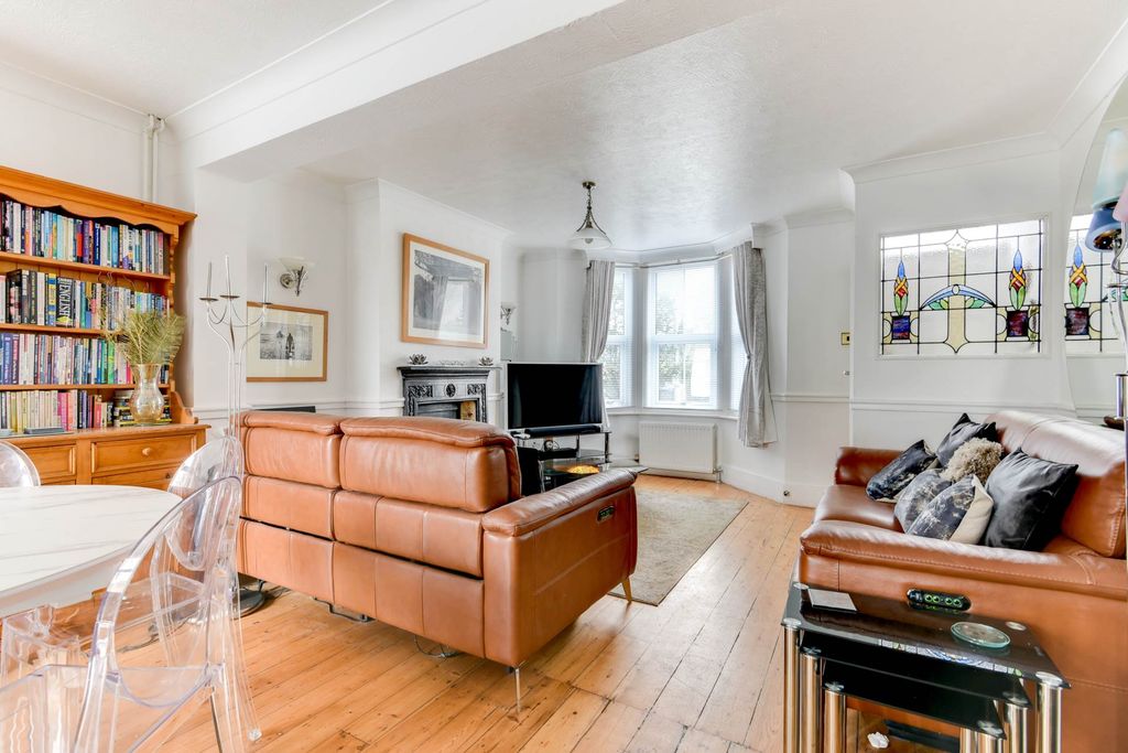 Property photo 3 of 44